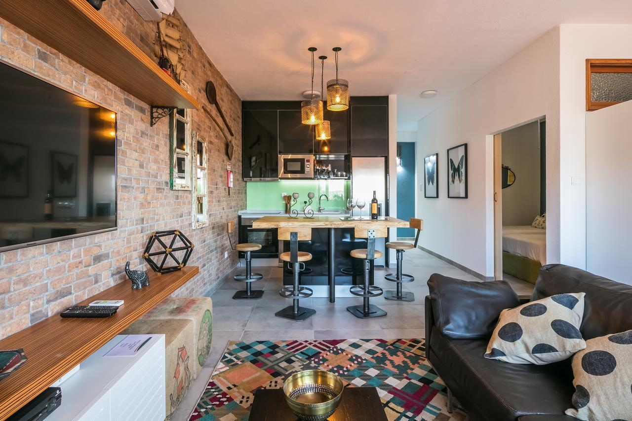 Merc Ribeira's Up Place Apartment